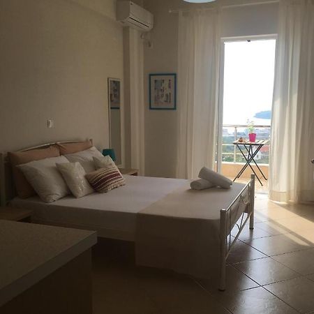 Marika's Apartments Himare Bagian luar foto