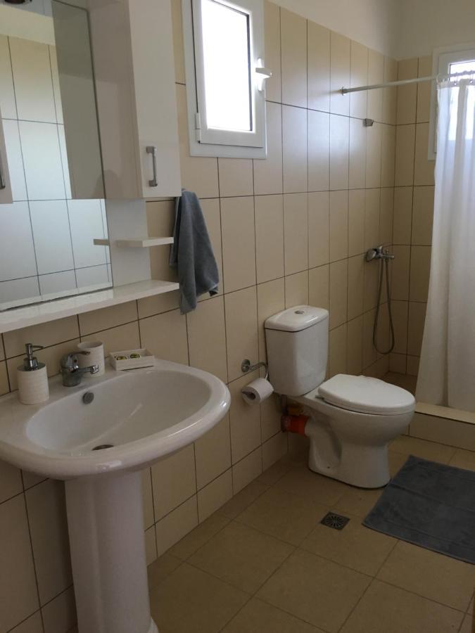 Marika's Apartments Himare Bagian luar foto