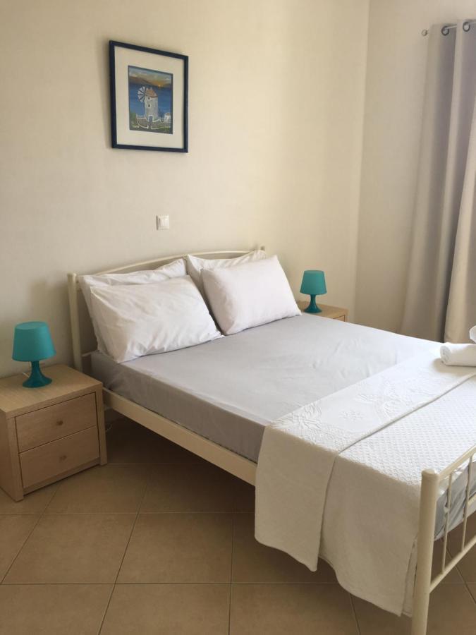 Marika's Apartments Himare Bagian luar foto