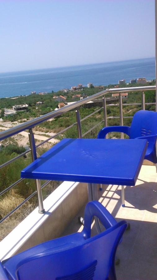 Marika's Apartments Himare Bagian luar foto