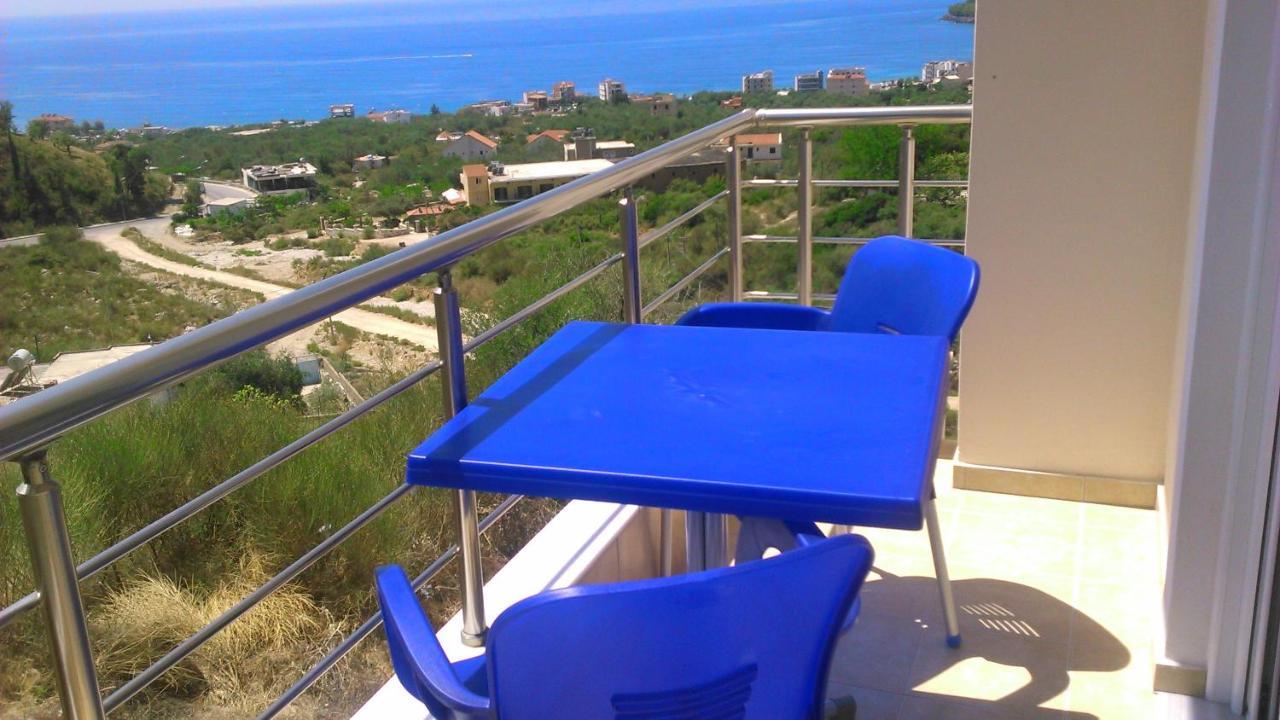 Marika's Apartments Himare Bagian luar foto