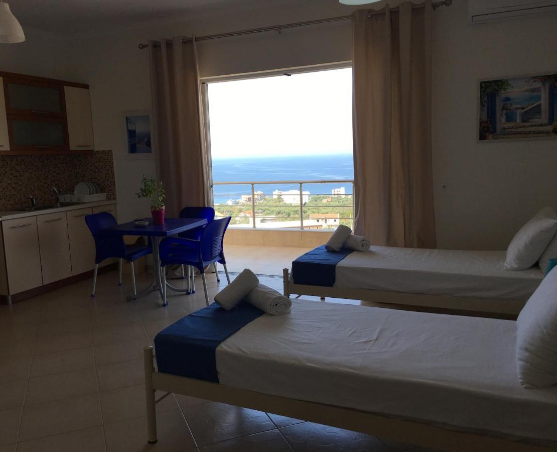 Marika's Apartments Himare Bagian luar foto