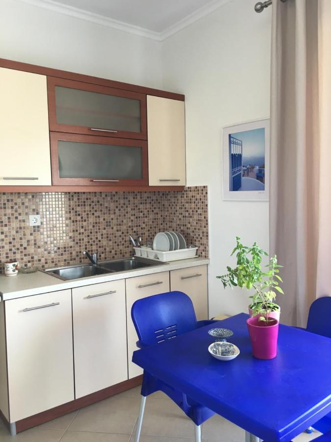 Marika's Apartments Himare Bagian luar foto