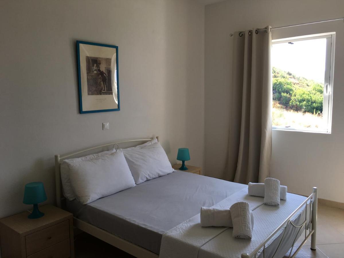Marika's Apartments Himare Bagian luar foto