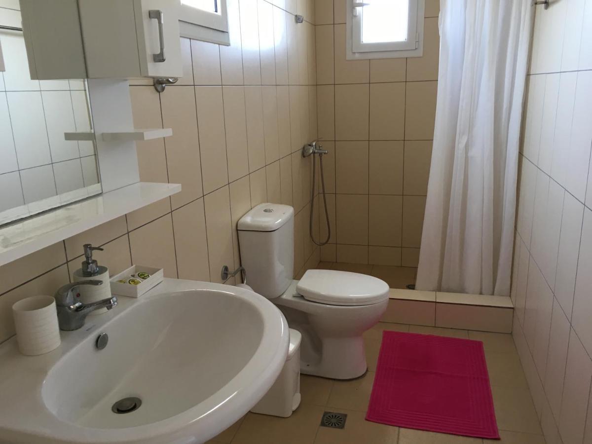 Marika's Apartments Himare Bagian luar foto
