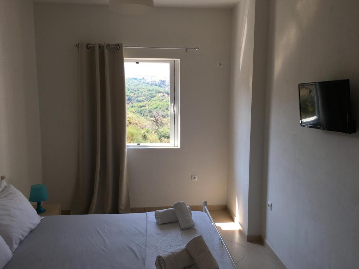 Marika's Apartments Himare Bagian luar foto